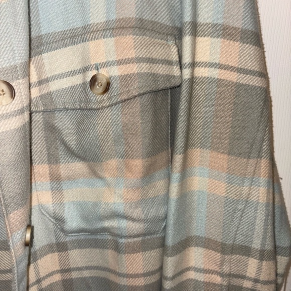 American Eagle Flannel Shacket/Jacket - Picture 5 of 13
